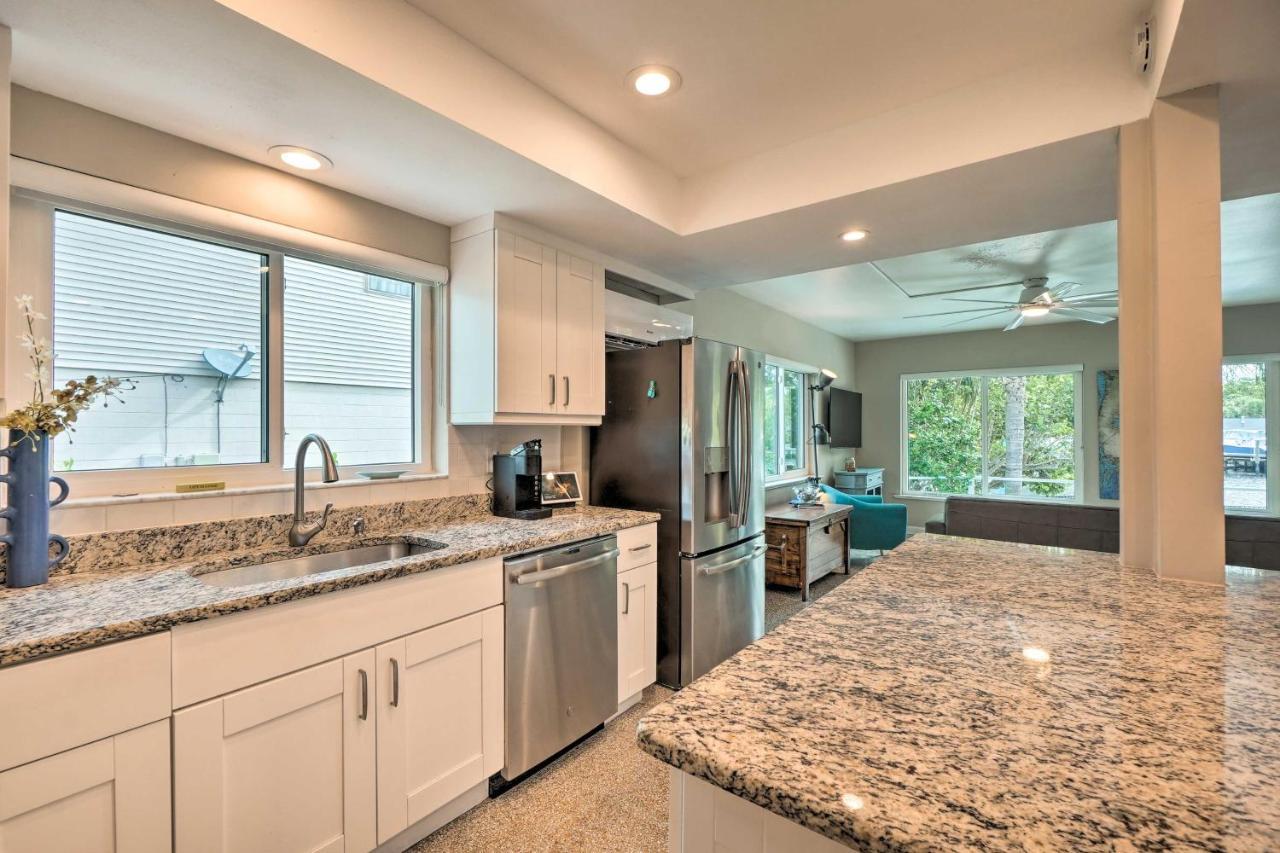 Pet-Friendly Waterfront Home - 2 Mi To Beach! 타폰스프링스 외부 사진