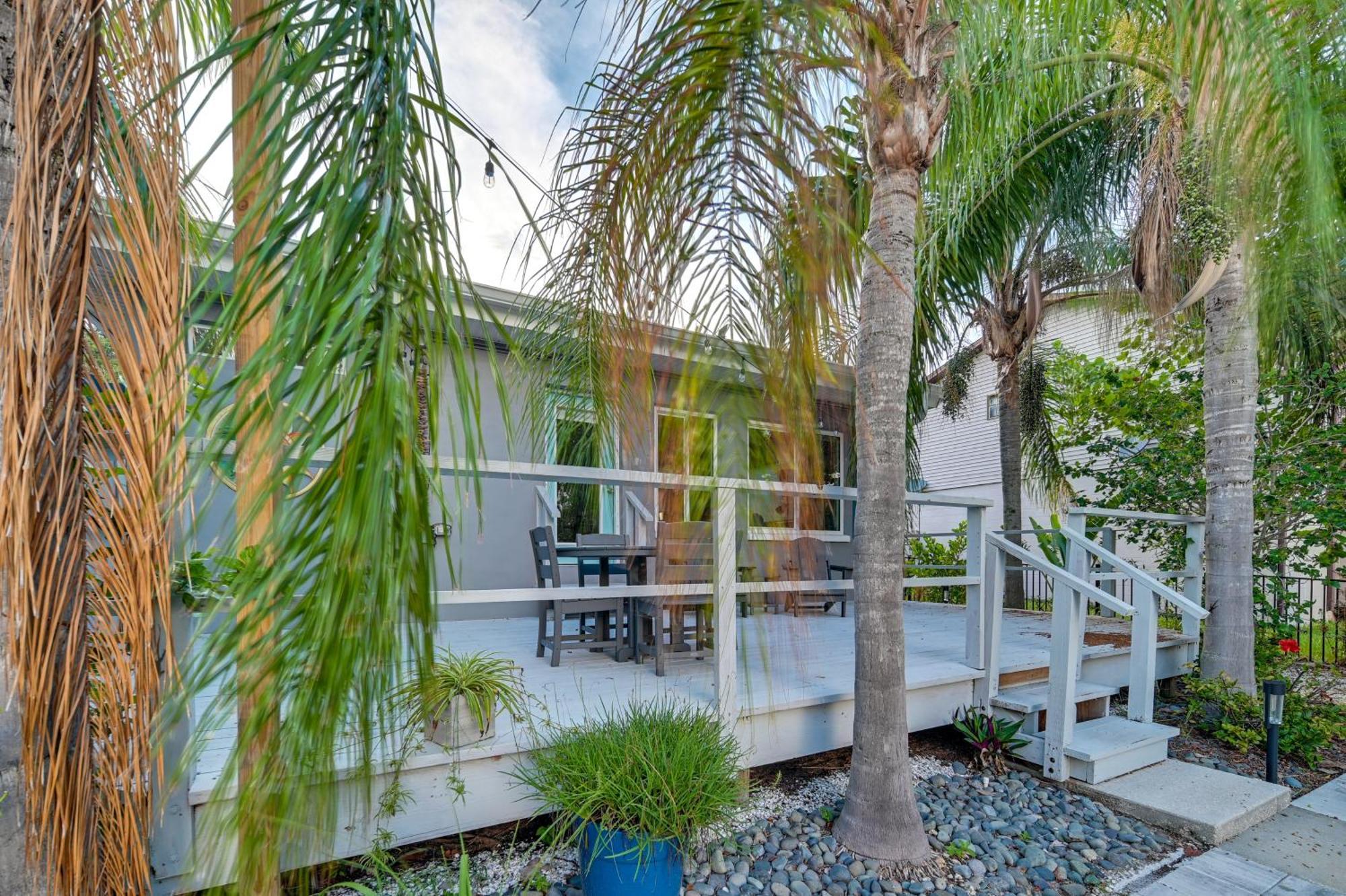 Pet-Friendly Waterfront Home - 2 Mi To Beach! 타폰스프링스 외부 사진
