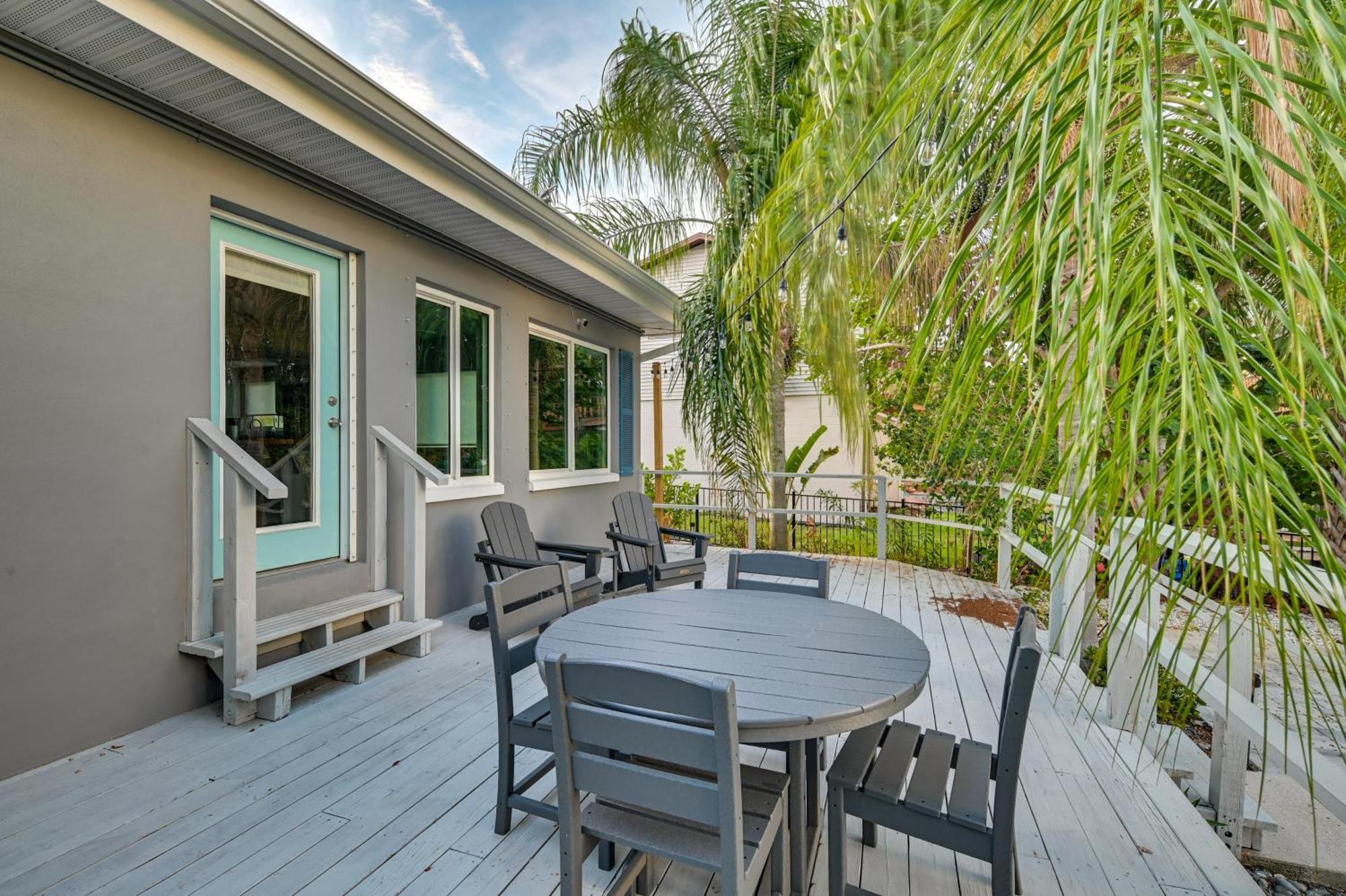 Pet-Friendly Waterfront Home - 2 Mi To Beach! 타폰스프링스 외부 사진