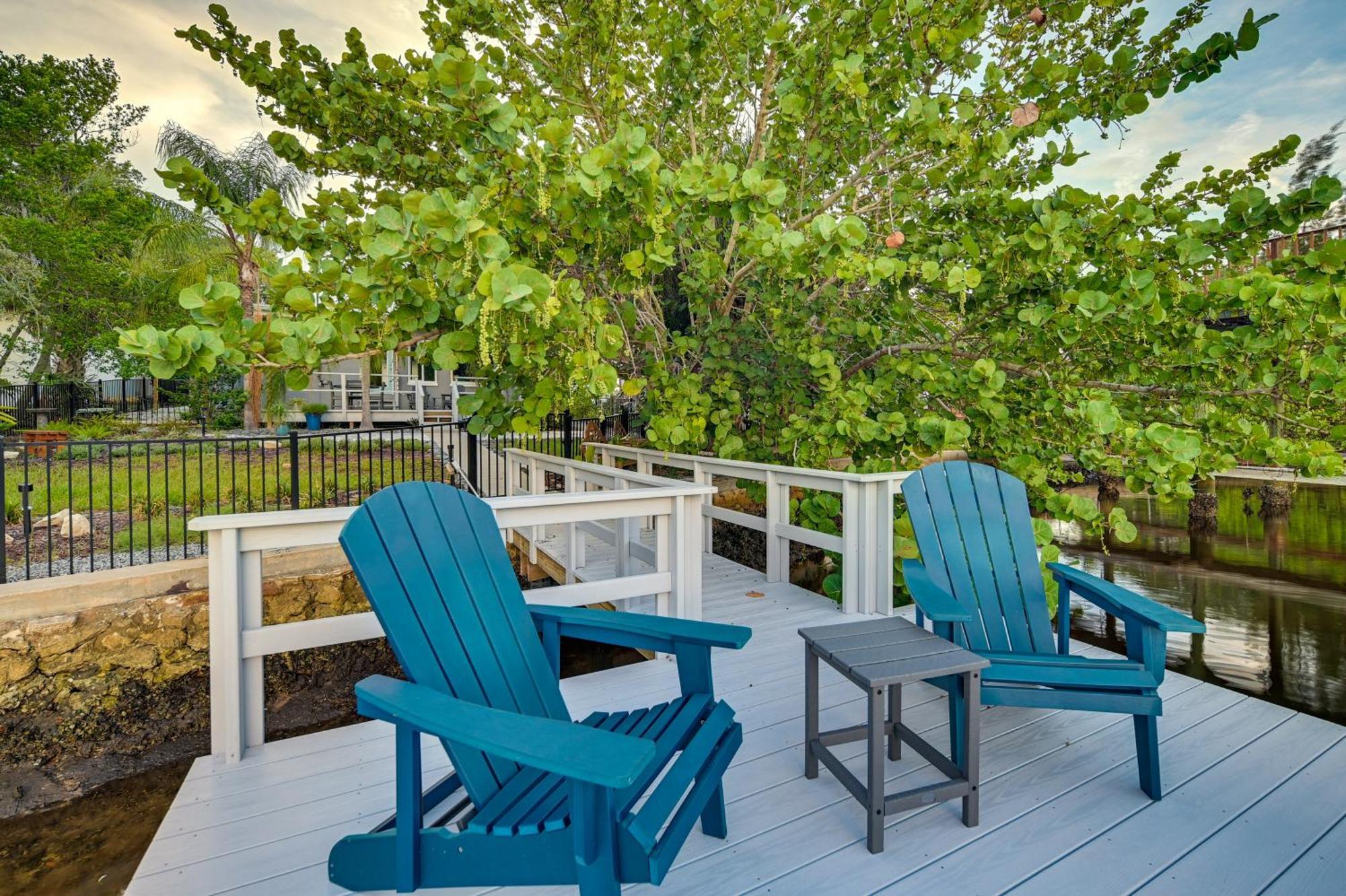 Pet-Friendly Waterfront Home - 2 Mi To Beach! 타폰스프링스 외부 사진